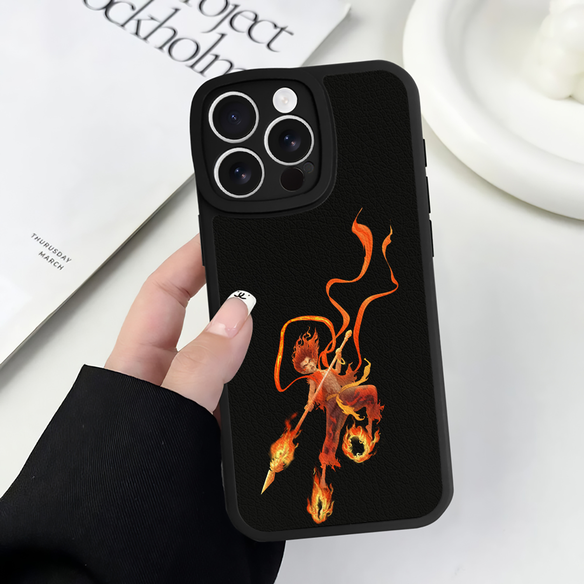（画像用） Ne Zha 2 ナタ 魔童の大暴れ 【iPhone 16シリーズ対応】シリコンスマホケース（レザー調） 材質：シリコン